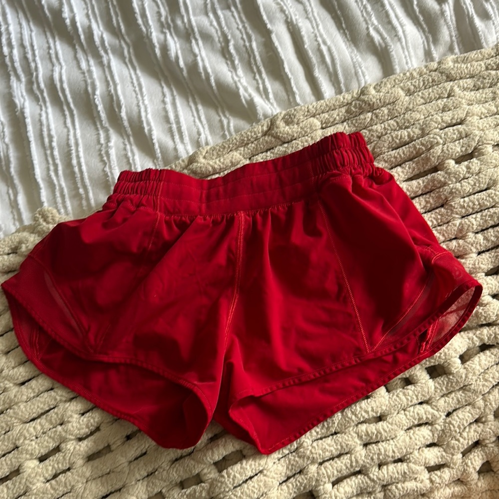 Lululemon hotty hot 2.5 shorts